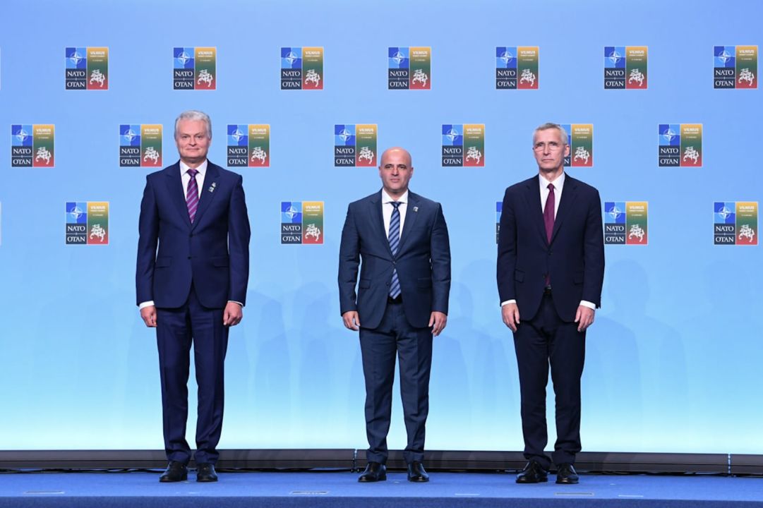 Ковачевски пречекан од литванскиот претседател Науседа и Столтенберг