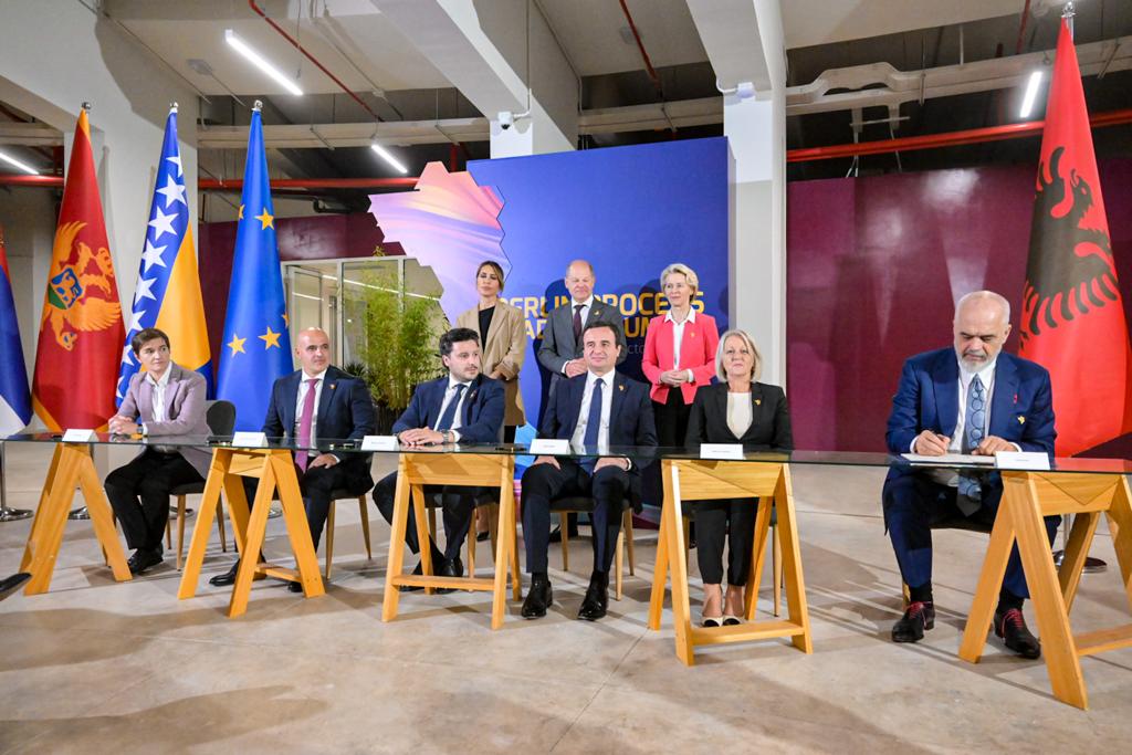 Лидерите на Западен Балкан го потпишаа Договорот за признавање на професионалните квалификации на