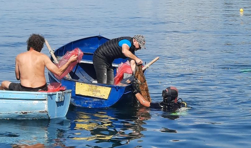 Спроведена акција за чистење на дното на Охридското Езеро