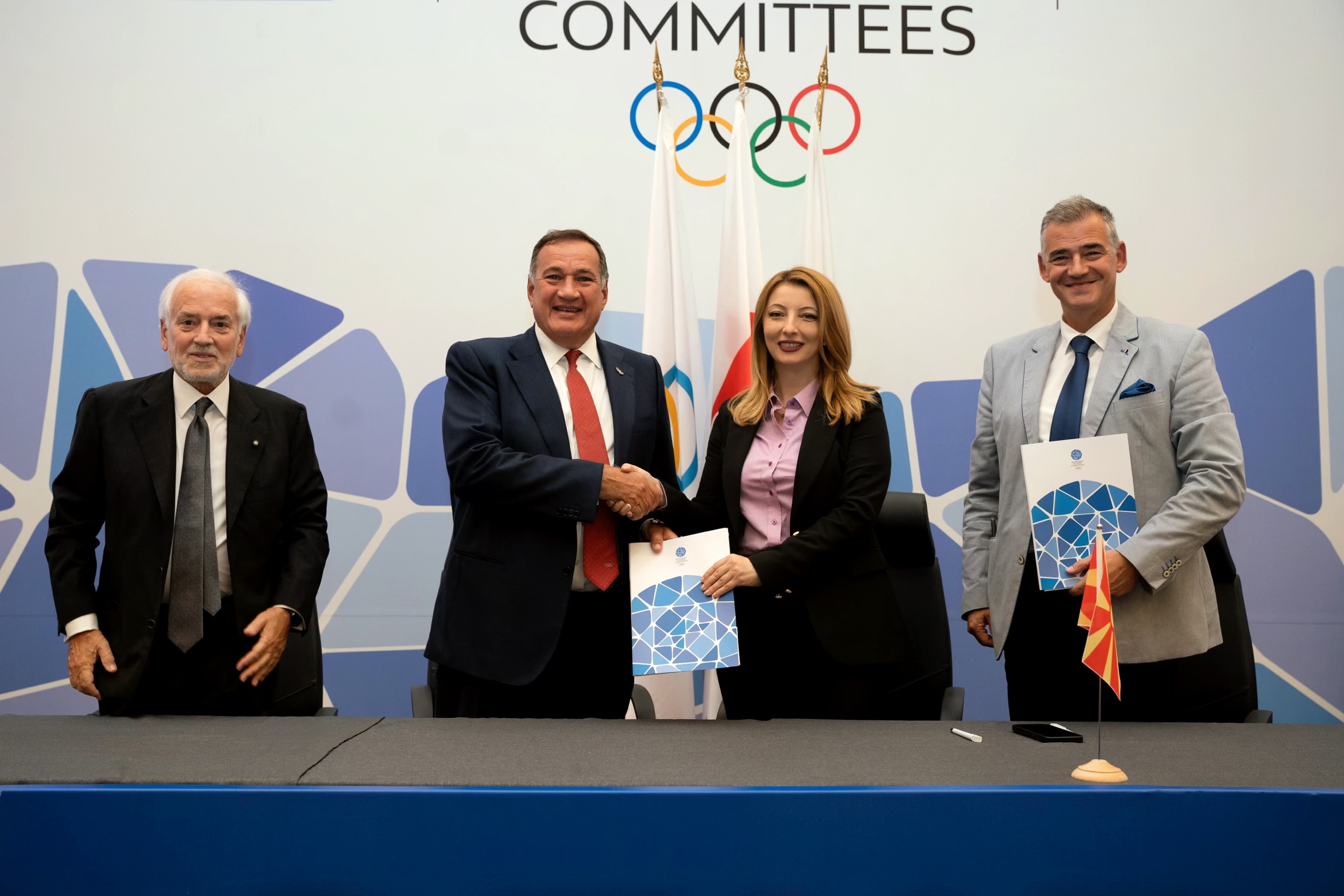 Арсовска потпиша ратификација за Европски младински олимписки игри во Скопје 2025