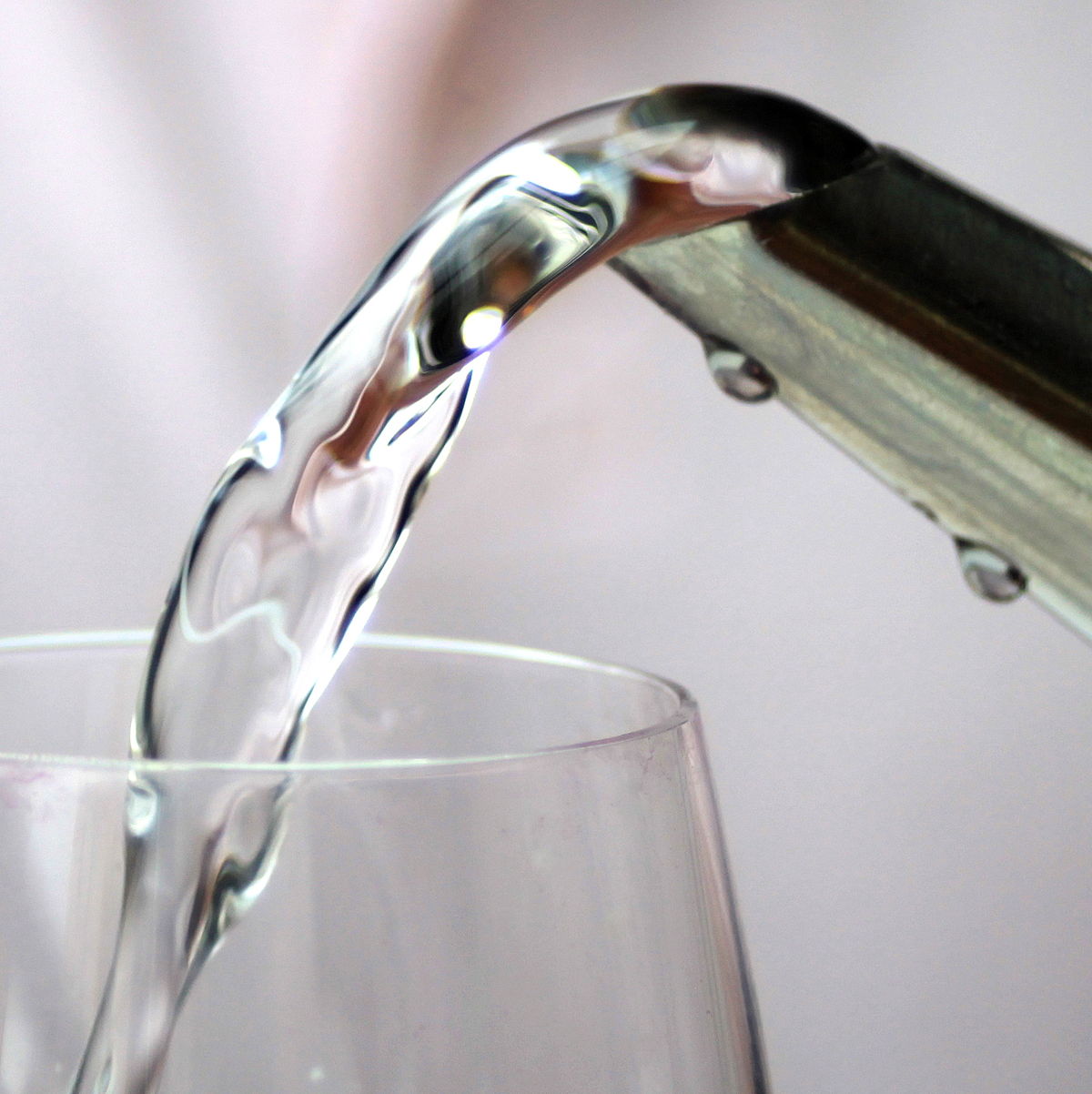 Водата за пиење во Скопје е квалитетна и безбедна