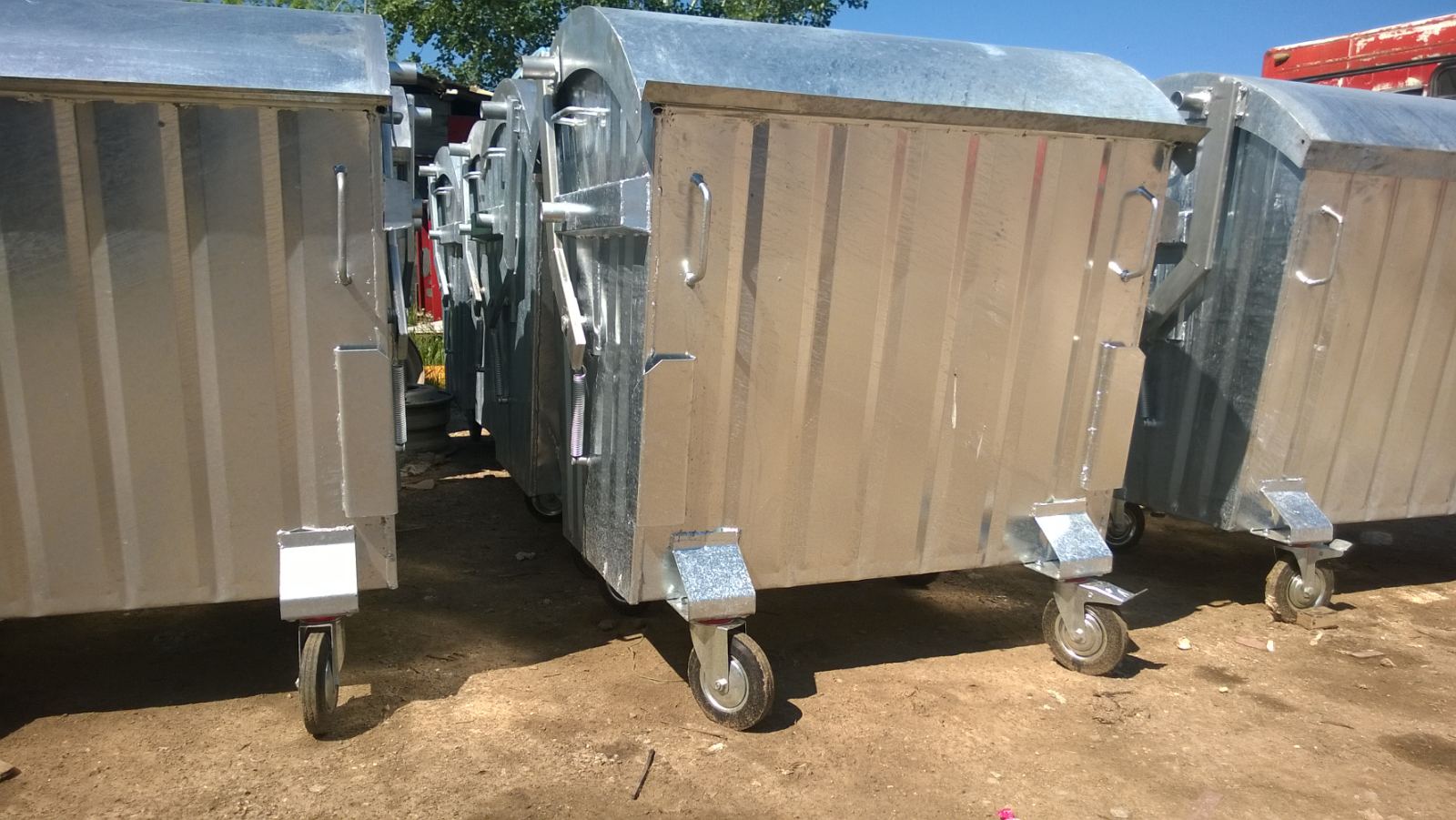 Нови контејнери за отпад во Општина Илинден