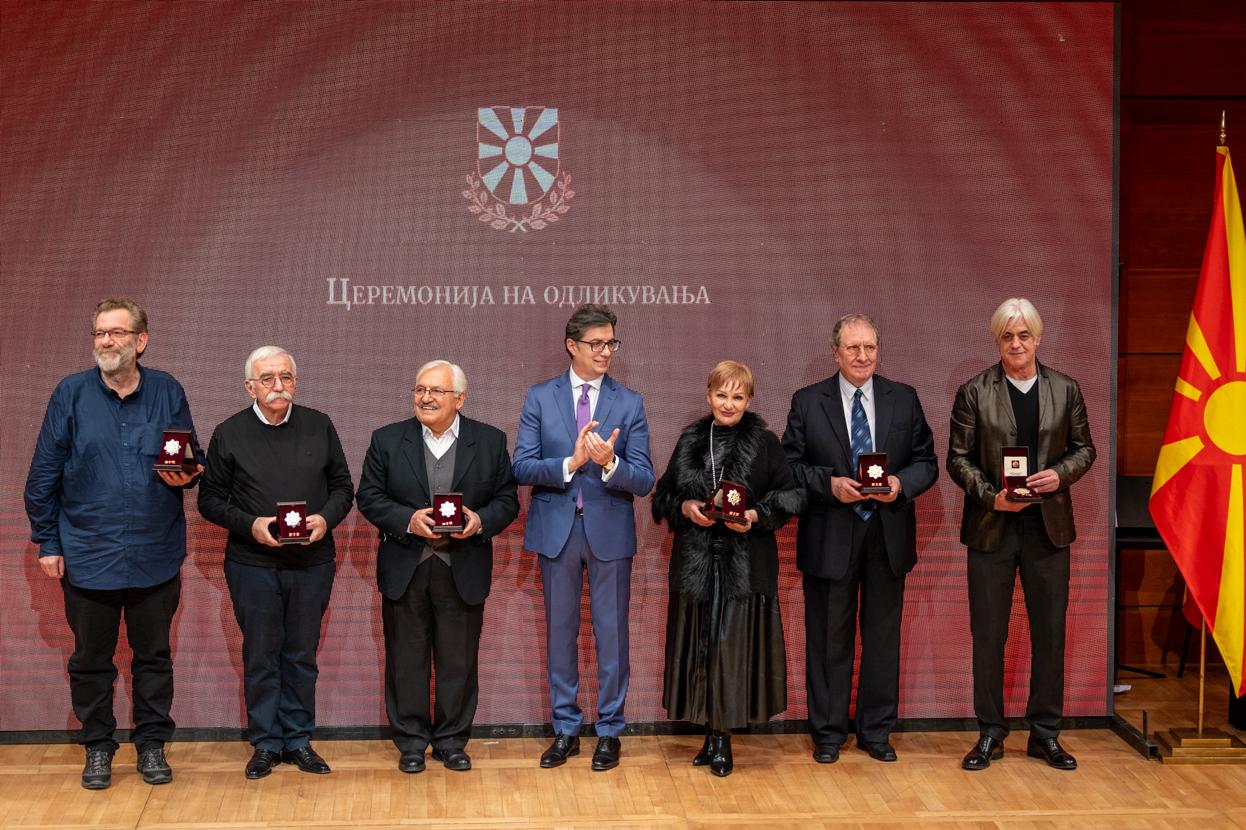 Претседателот Пендаровски одликуваше 7 уметници со Орден за заслуга