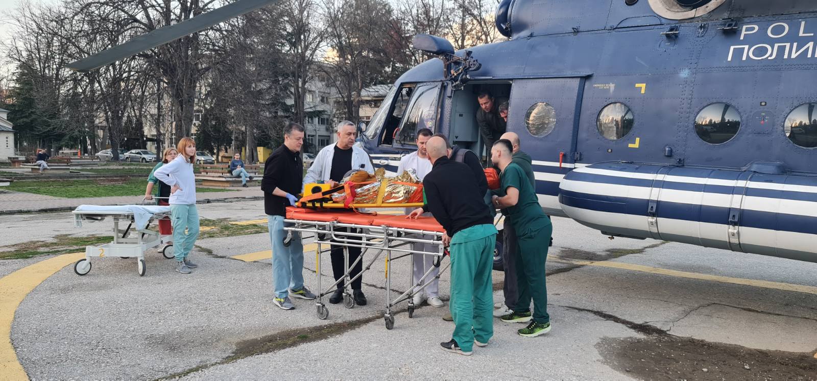 Полициски хеликоптер пренесе повредено лице од Шар Планина до Клиничкиот центар-Скопје