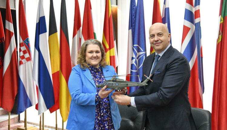 Потпишан договорот за набавка на нови осум транспортни хеликоптери