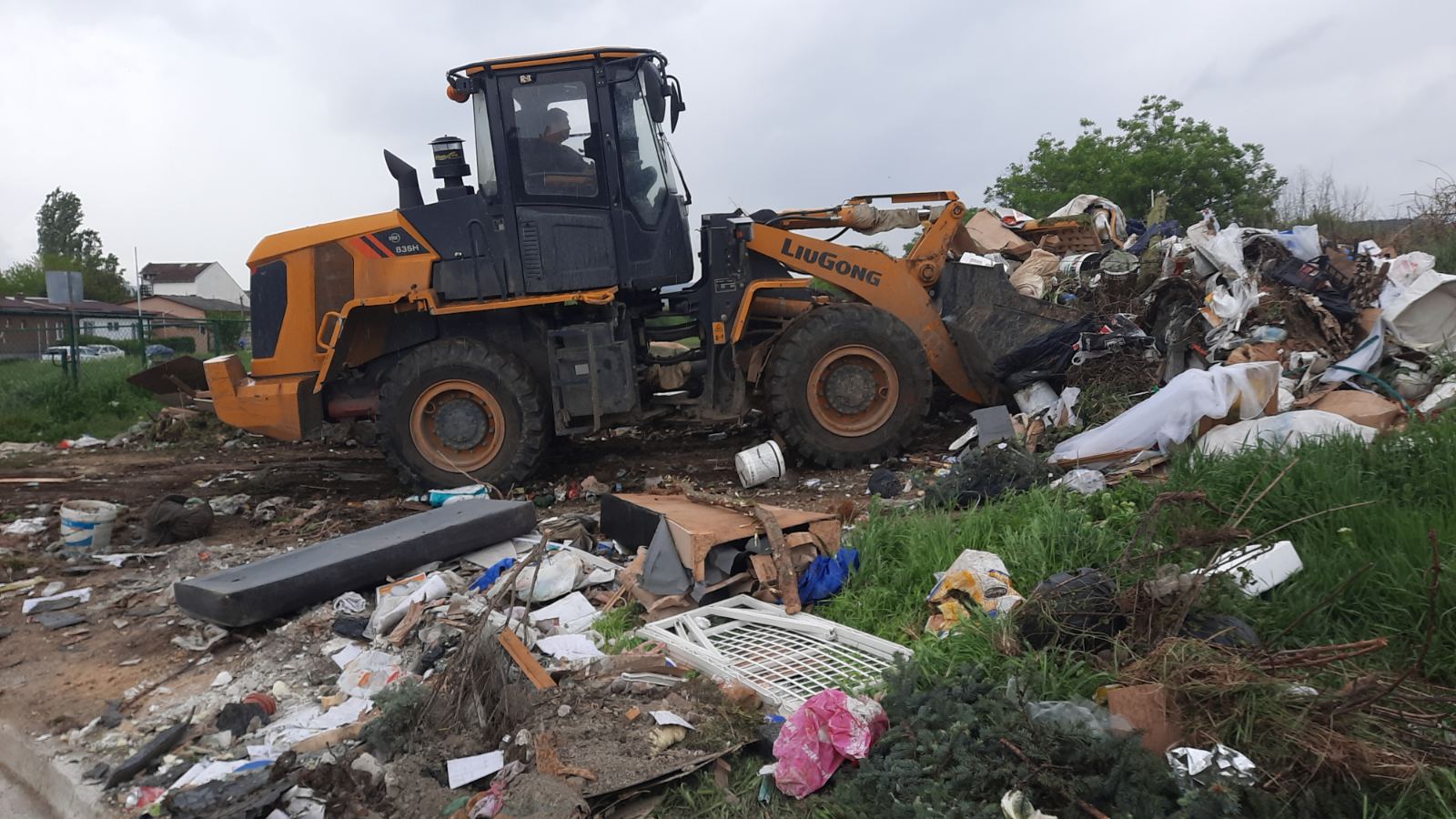 Отстранети 100 кубни метри отпад од диви депонии во Ѓорче Петров