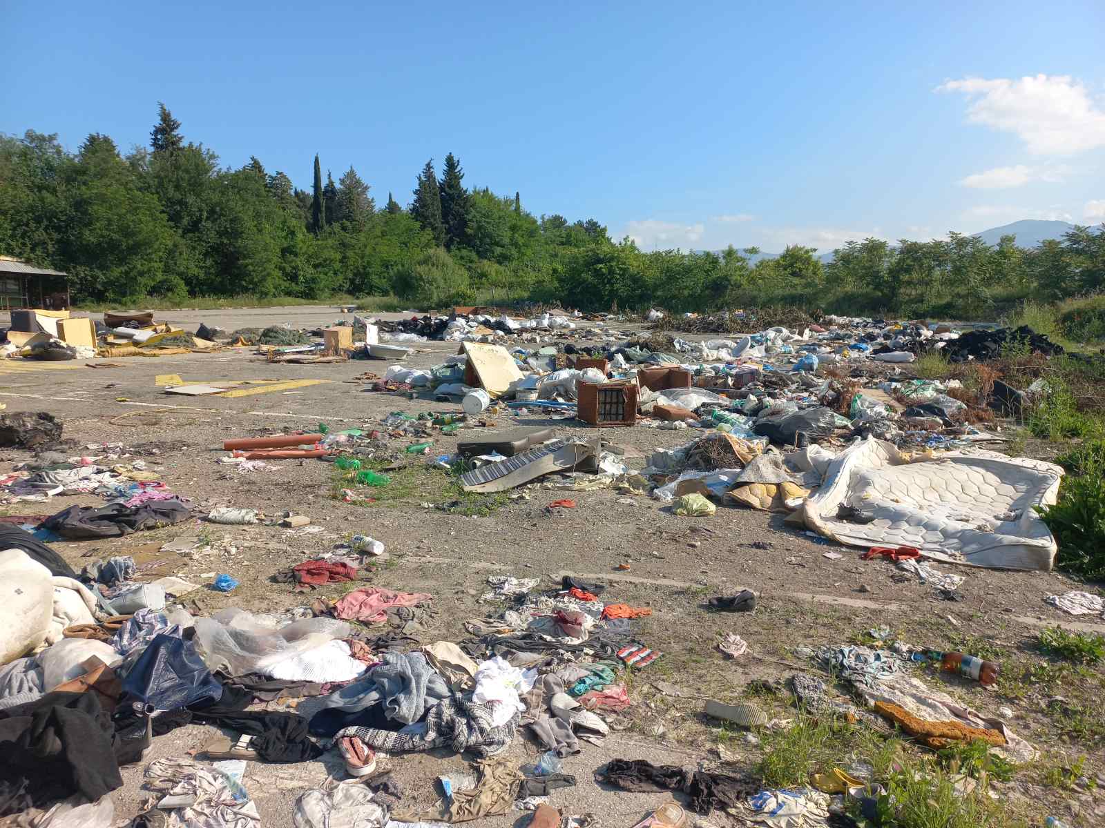 Отстранета дива депонија на паркингот на градските гробишта „Бутел“